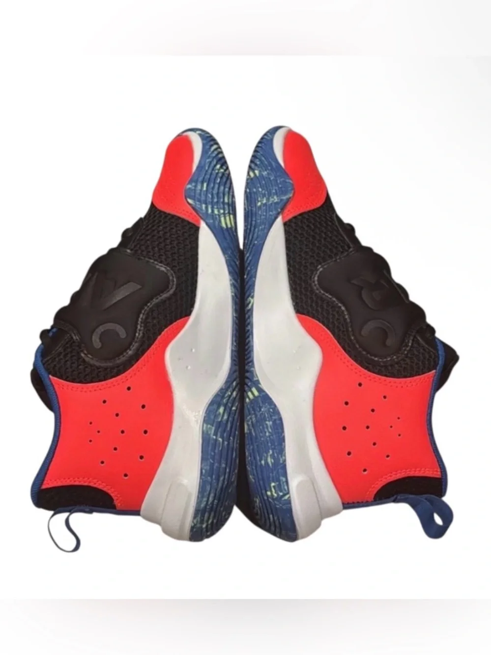 New authentic Under Armour boys signature sneakers sz 6 display